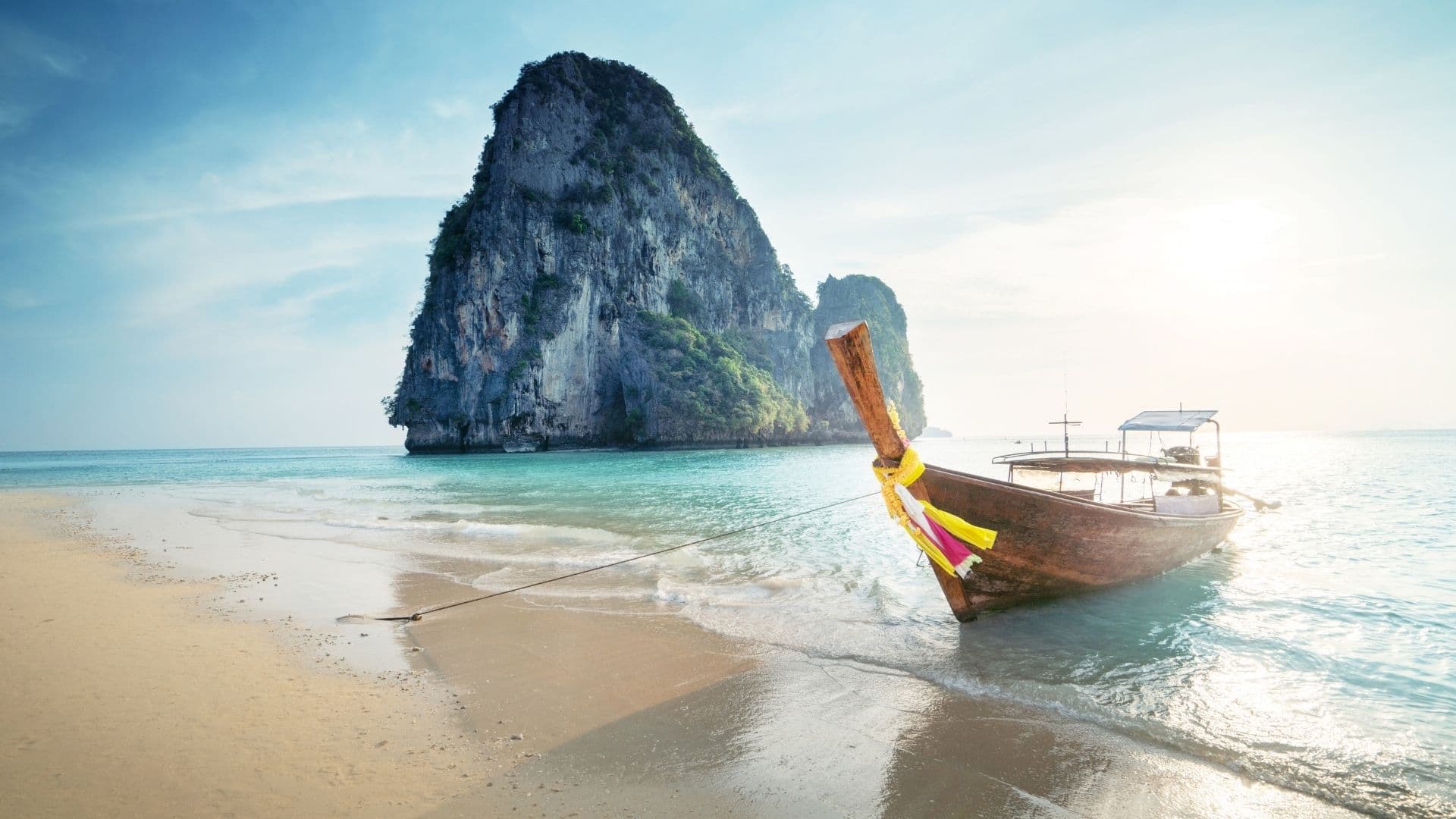 الذيل الطويل المخصخص — Koh Phi Phi (قارب تايلاندي تقليدي)