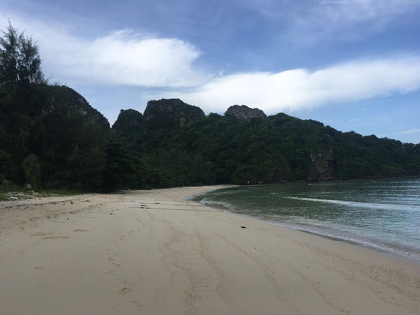 Loh Lana Bay